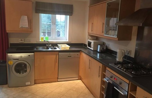 Newcastle-Under-Lyme House | Chervil View – Private Double Bedroom with shared facilities