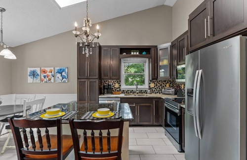 Kings Grant House | Cheryl House - We Love Doggies - Mid Town Location