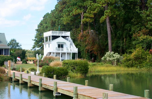 Foster Cottage | Chesapeake Bay Waterfront Cottage w/Pool, Pier, Kayaks, Mini golf, Wifi 1BR/1Bth
