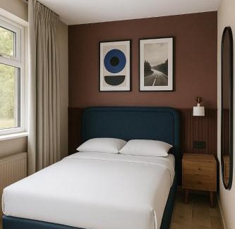 Ellesmere Port House | Chester Free Wi-Fi TV Free Parking Sleeps 6 Suitable for Families and Contractors Long Stay