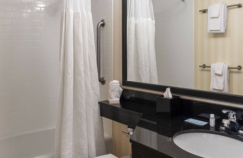Sharonville Hotel | Chester Inn & Suites