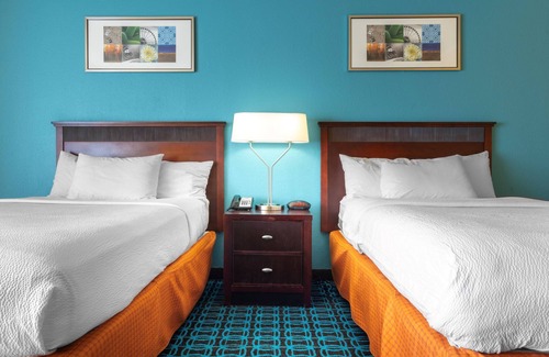 Sharonville Hotel | Chester Inn & Suites