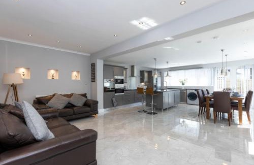 Dunmurry House | Chestnut House, Beautiful, spacious & comfortable