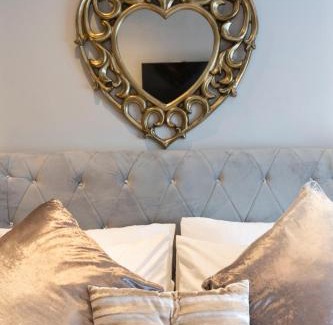 Dunmurry House | Chestnut House, Beautiful, spacious & comfortable
