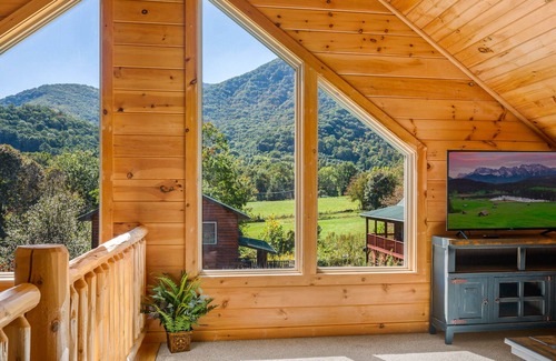 Maggie Valley Cabin | Chestnut Lodge ~ Fall Color ~ New Cabin by Willow Tree Cabins