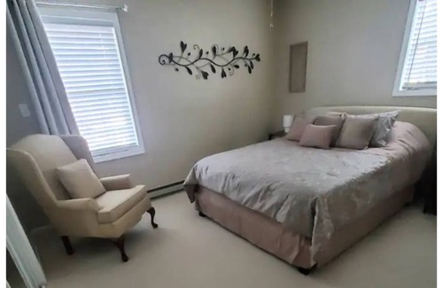 Mountain City House | Chestnut Retreat in Mtn City/2 Bdrm, 2 BA, Hot Tub, Game Room, Fire Pit