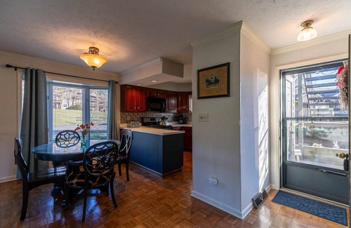 Blowing Rock Condo | Chetola: Holly 4 - Condo Overlooking Tennis at Chetola Resort, Downtown Blowing Rock!