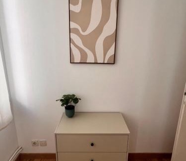 Verdun Apartment | Chez Jean&Véro Appartement relaxant - Centre Ville Verdun - Géré par PrestaZen'Services