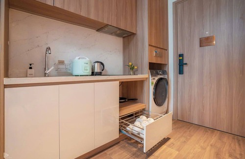 Ha Long Apartment | Chic 1-bedroom apartment with AC, walk to beach, WiFi in wonderful Hạ Long Bay