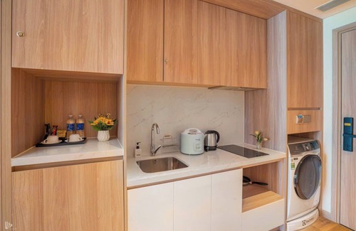Ha Long Apartment | Chic 1-bedroom apartment with AC, walk to beach, WiFi in wonderful Hạ Long Bay