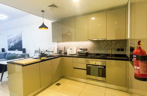 Jumeirah Village Circle House | Chic 1-bedroom apartment with WiFi, AC in amazing Dubai