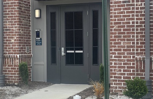 Evans Apartment | Chic 1-bedroom apartment with WiFi, AC in fabulous Evans