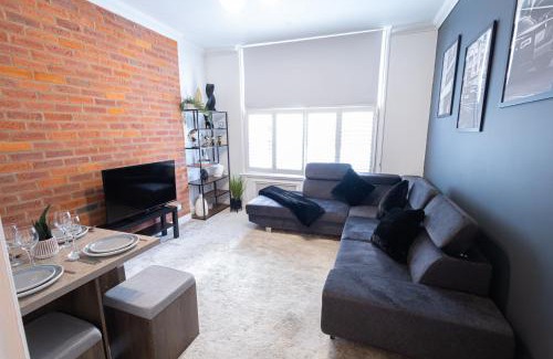 Addison Apartment | Chic 1-Bedroom Flat - 10 Min Walk to Westfield London