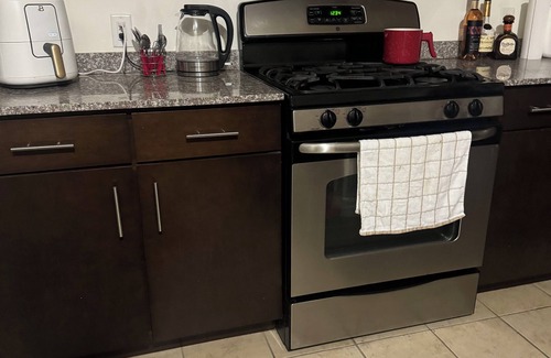 Constable Hook Apartment | Chic 1-bedroom with fitness room, WiFi in cool Bayonne.
