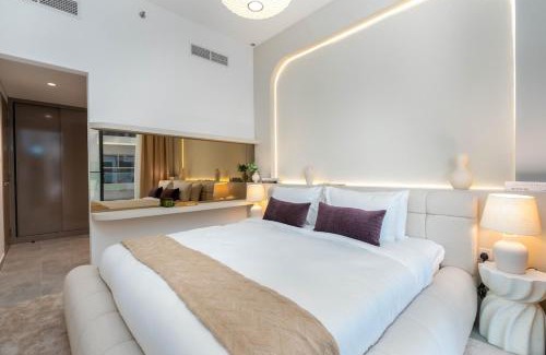 Jumeirah Village Circle Apartment | Chic 1BDR - Sunset Views - Designer's Choice - Huge Corner Balcony - New Building - Heart of JVC
