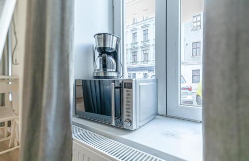 Neulerchenfeld Apartment | Chic 1BR, 7 Min Walk to Stadthalle Perfect Stay