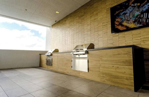 Northeast Miami Apartment | Chic 1BR condo with pool and gym in Design District