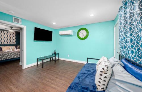 Braeswood Place Apartment | Chic 1BR Stay with King Bed and Free Park