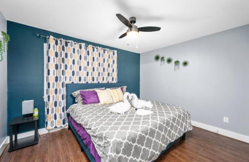 Braeswood Place Apartment | Chic 1BR Stay with King Bed and Free Park