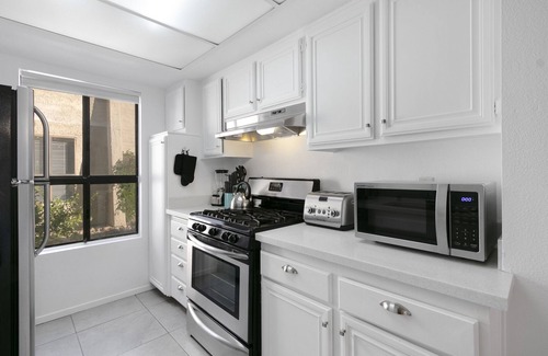 Canyon Corridor Condo | Chic 2/2 Ground Level Condo in South PS