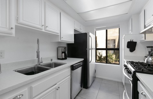 Canyon Corridor Condo | Chic 2/2 Ground Level Condo in South PS