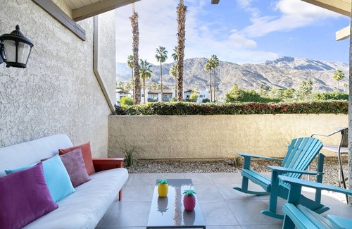 Canyon Corridor Condo | Chic 2/2 Ground Level Condo in South PS