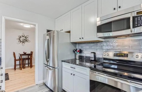 Englewood House | Chic 2 BDR Haven with Private Backyard