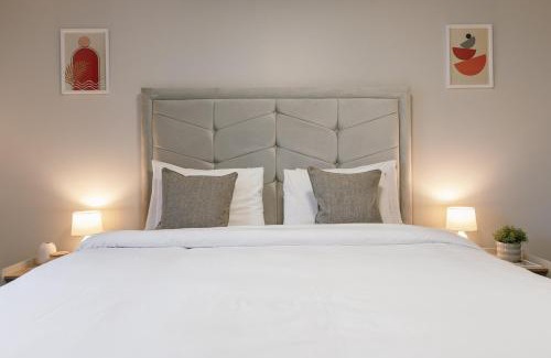 Cathedral Quarter Apartment | Chic 2-Bed, 2 Bath Apt in City Centre Sleeps 6, Free Secure Parking