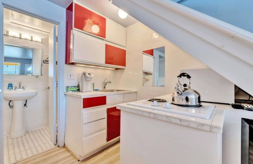 Old Orchard Beach Apartment | Chic 2-Bedroom Seaside Getaway