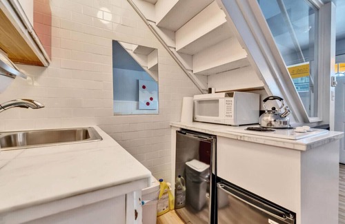 Old Orchard Beach Apartment | Chic 2-Bedroom Seaside Getaway