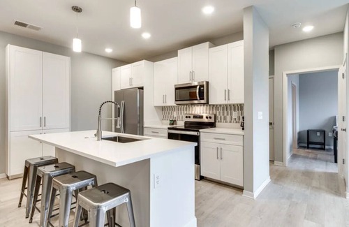 Bloomington Apartment | Chic 2-bedroom apartment with fitness room, WiFi in Bloomington