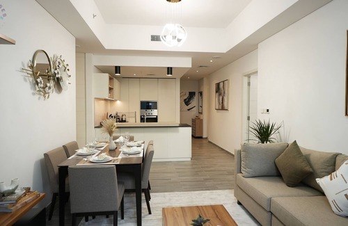 Dubai Apartment | Chic 2-bedroom apartment with fitness room, WiFi in vibrant Dubai