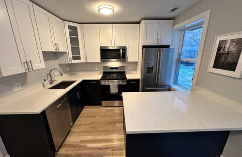 Near North Side Apartment | Chic 2-Bedroom Condo in Gold Coast – Modern & Newl