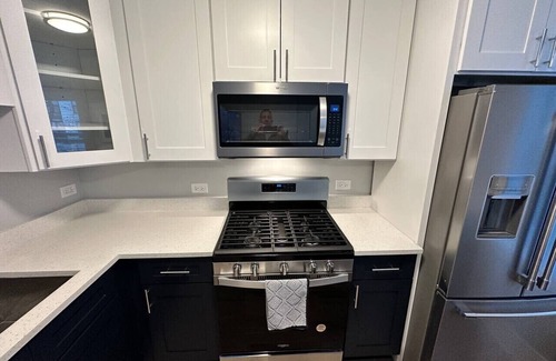 Near North Side Apartment | Chic 2-Bedroom Condo in Gold Coast – Modern & Newl