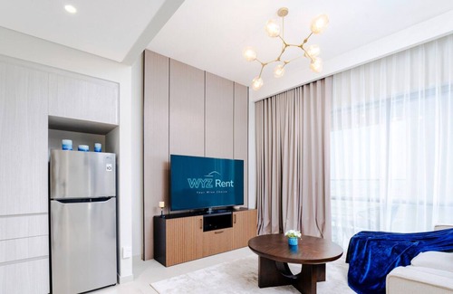 Dubai Apartment | Chic 2 BR in Vida Residences with Canal View