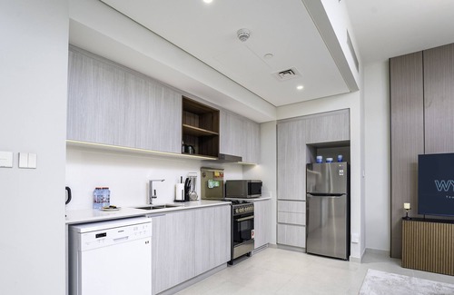 Dubai Apartment | Chic 2 BR in Vida Residences Canal View