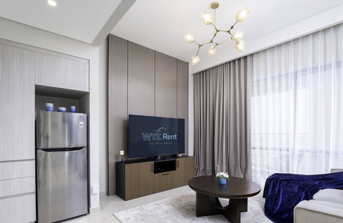 Dubai Apartment | Chic 2 BR in Vida Residences Canal View