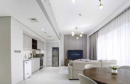 Dubai Apartment | Chic 2 BR in Vida Residences Canal View