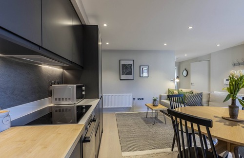 Backbarrow Apartment | Chic 2BR Apartment in Backbarrow for Small Groups