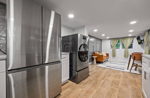Church Street House | Chic 2BR Downstairs Unit - Fenced Yard Grant Park