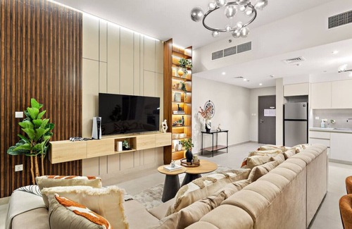 Jadaf Apartment | Chic 2BR Stay at Creek Horizon with Pool, Gym and Prime Dubai Location