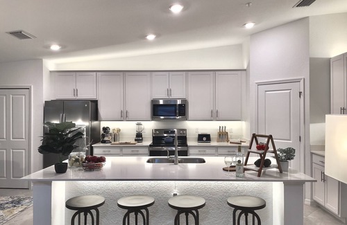 Punta Gorda Condo | Chic 3-Bed Condo in Golf Paradise: Unlimited Golf, Pools, Relaxing Spa, Tennis!