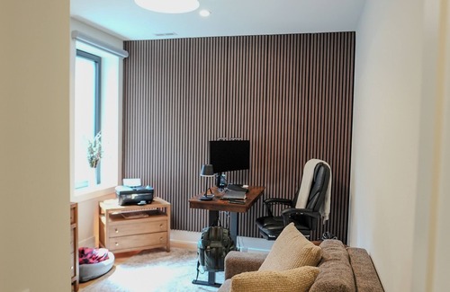 Lakeview Condo | Chic 3-Bedroom Condo in Lakeview Central. Private Rooftop, City & Ballpark Views