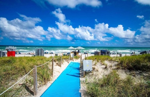 Hallandale Beach Resort | Chic 3-bedroom resort with fitness room, WiFi in fabulous Hollywood