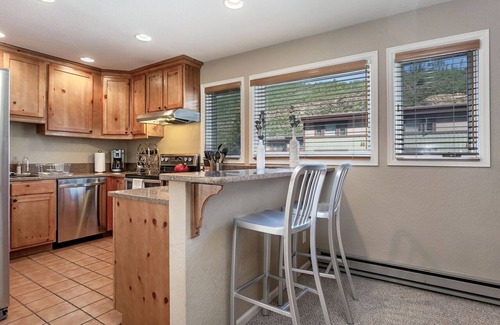 Intermountain Condo | Chic 3-Level Condo w/Private Deck, Hot Tub & BBQ
