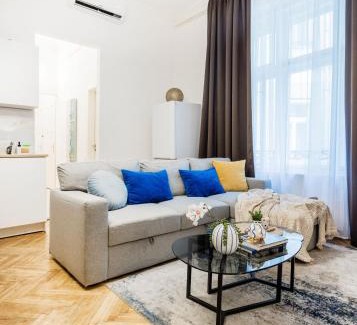 Palace District Apartment | Chic 3BR Gem in the Heart of Budapest- Walk to Krudy St