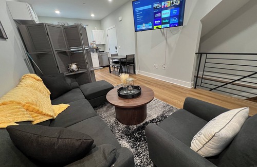 Glenwood Apartment | Chic 3BR Retreat w/Stylish Color-Themed Rooms, 2 Baths & Private Patio Oasis