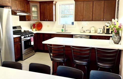 Dorchester Apartment | Chic 3BR1.5BA City Stay - Near T + Parking