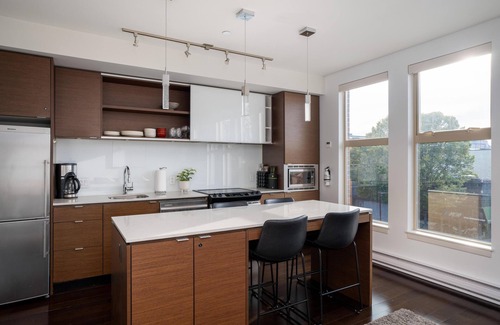 Downtown Victoria Condo | Chic and Cozy Condo in Old Town Victoria