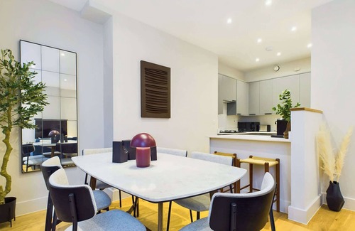 Soho Apartment | Chic and Modern Apartment by Piccadilly Circus
